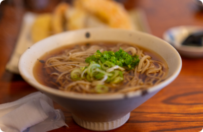 地元で手打ちされた那須蕎麦を、帰り道中にいただくことに。