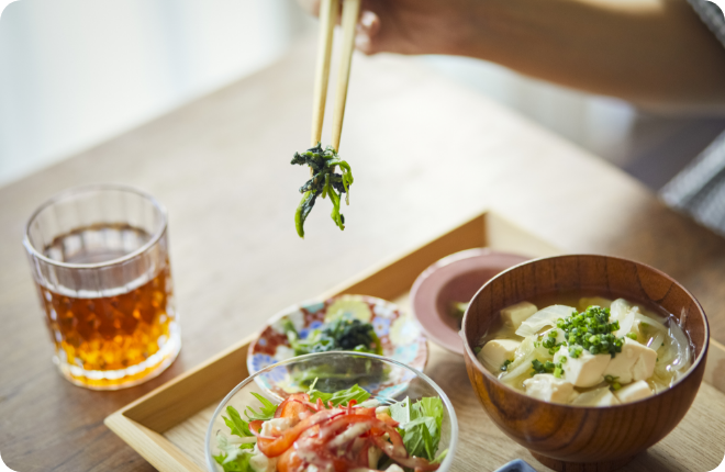 なすっぽから徒歩圏内には多くの料理店が並び、地元の名産品をいただくことが出来る。