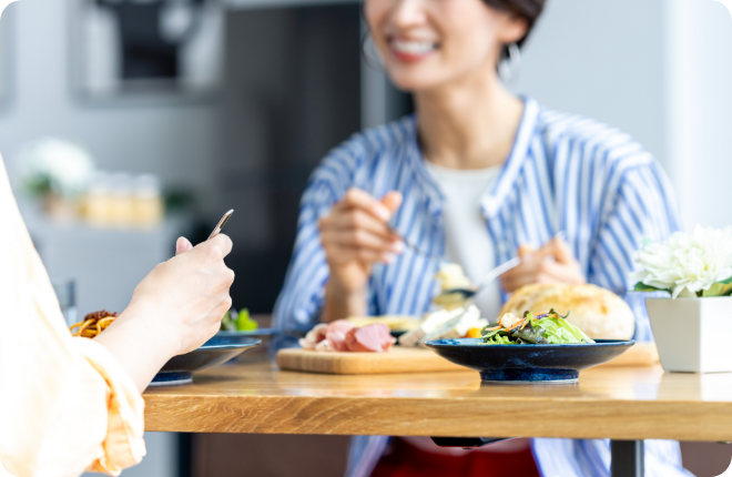 昼食の時間は、昨日見つけたカフェを訪ねる。